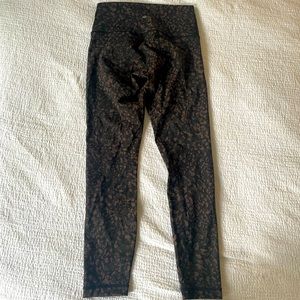 Lululemon wunder under size 6 train tight